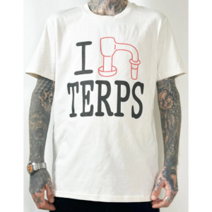 Bílé tričko s nápisem „I TERPS“ a červeným obrysem bangeru místo srdce. Unisex střih, streetwear styl od 710MERCHANDISE.